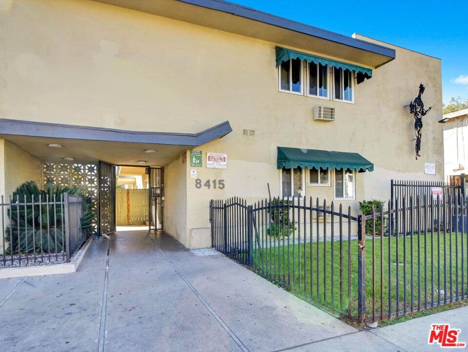 1 bd, 1 ba Apartment in Panorama City, CA — $1,850/mo — photo 2