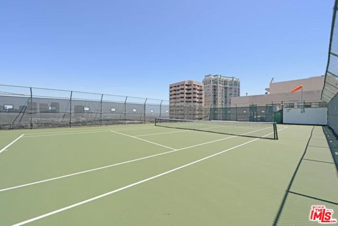 2 bd, 2 ba Condo in Los Angeles, CA — $5,250/mo — photo 2