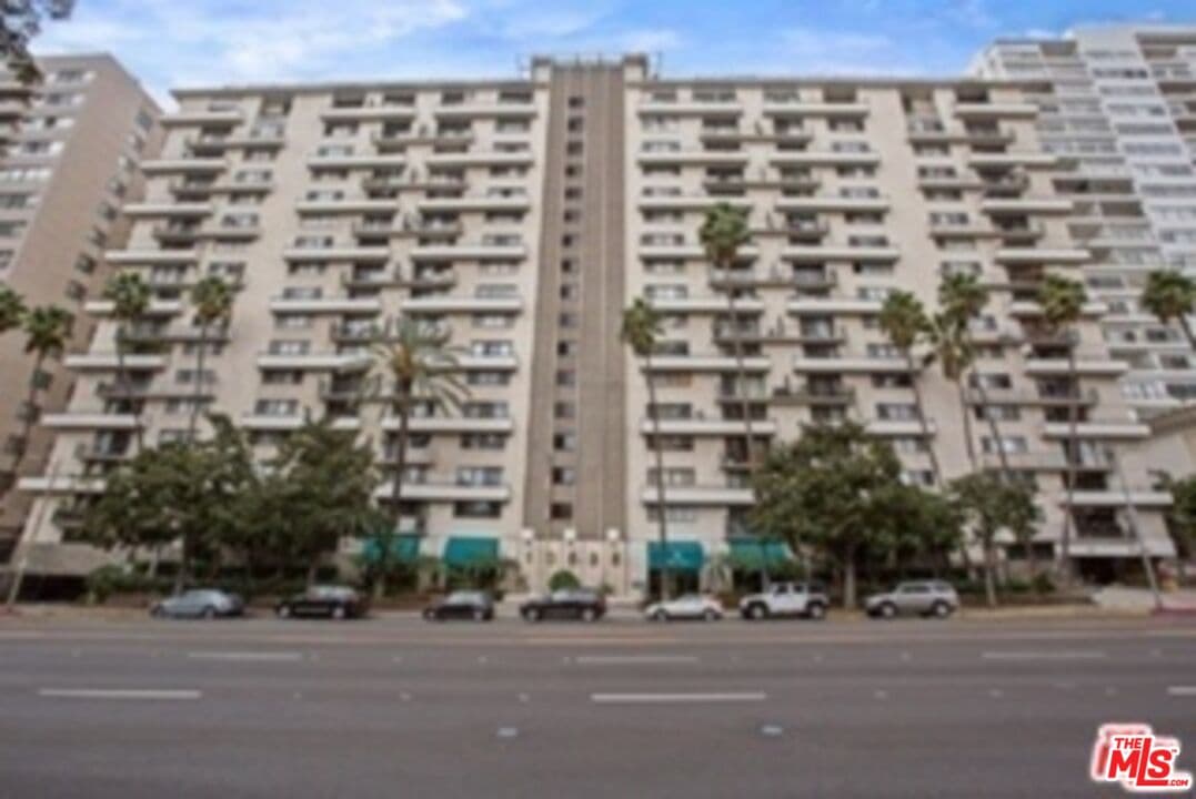 2 bd, 2 ba Condo in Los Angeles, CA — $5,250/mo — photo 1
