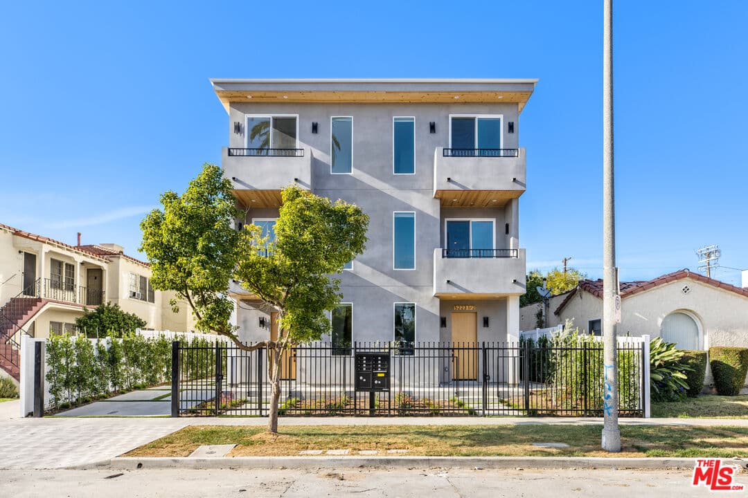 Studio Townhouse in Los Angeles β $2,795/mo