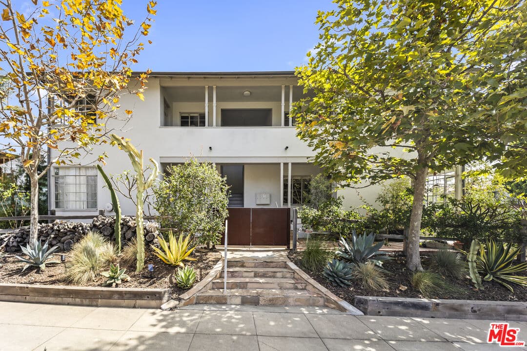 2BR Townhouse in Santa Monica — $8,884/mo