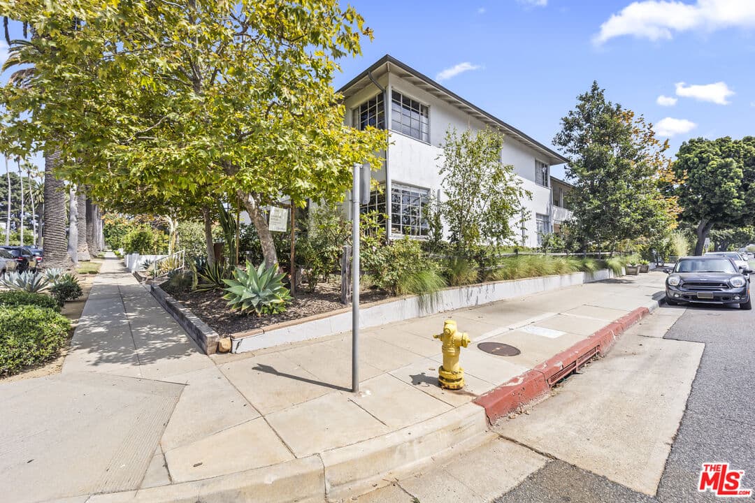 1 bd, 1 ba Townhouse in Santa Monica, CA — $6,315/mo — photo 2