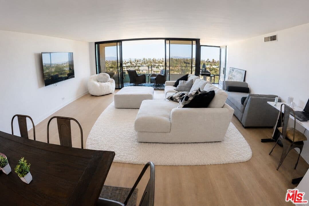 2 bd, 2 ba Condo in Marina Del Rey, CA — $4,795/mo — photo 2