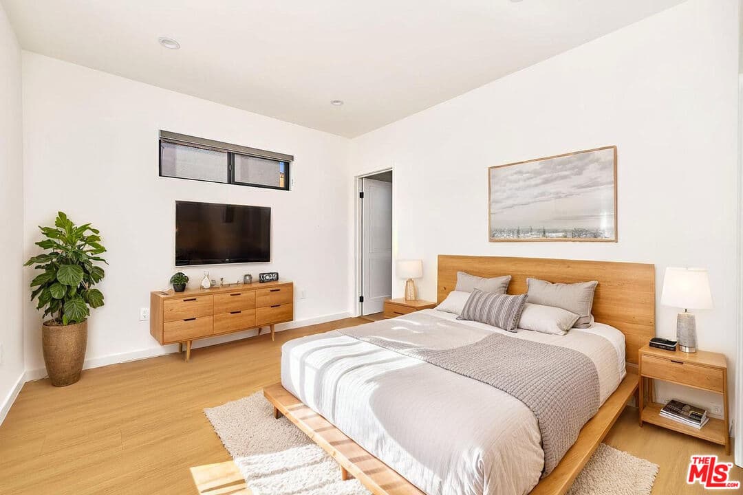 2 bd, 2 ba House in Los Angeles, CA — $4,200/mo — photo 2