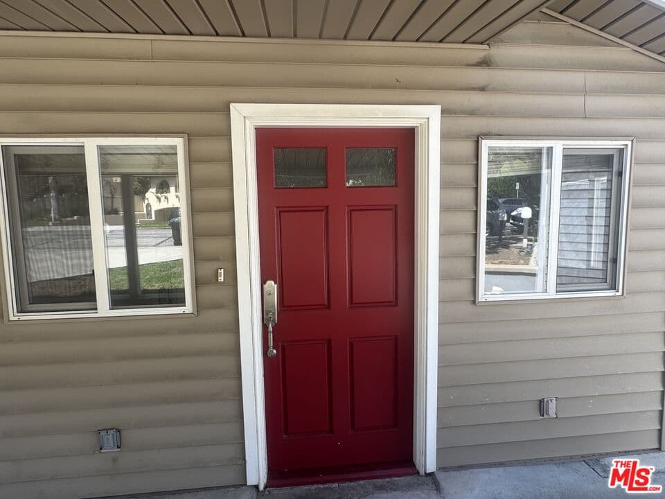 2 bd, 2 ba House in Montrose, CA — $3,500/mo — photo 1