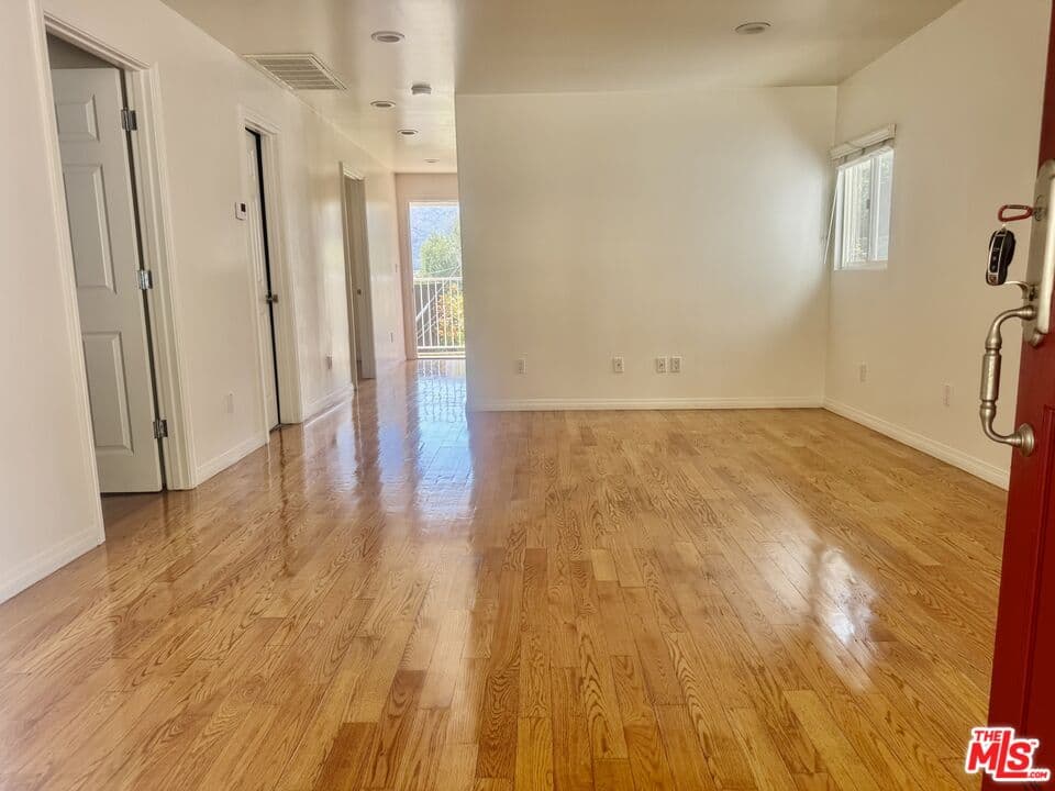 2 bd, 2 ba House in Montrose, CA — $3,500/mo — photo 2
