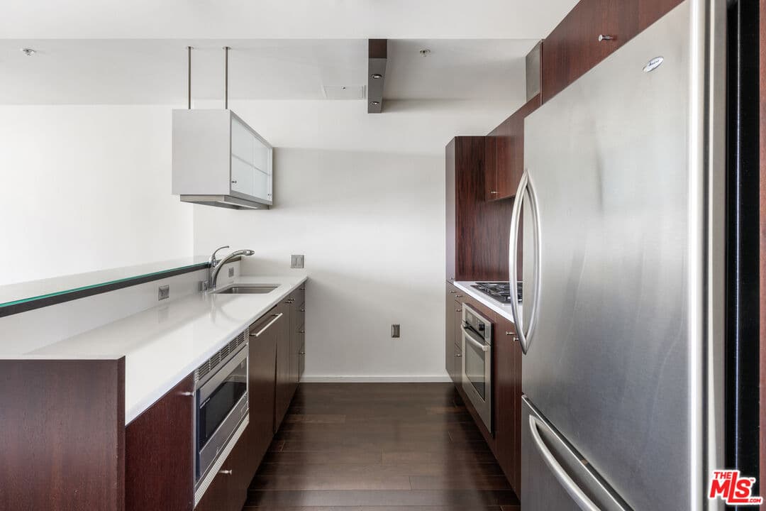 2 bd, 2 ba Condo in Los Angeles, CA — $3,700/mo — photo 2