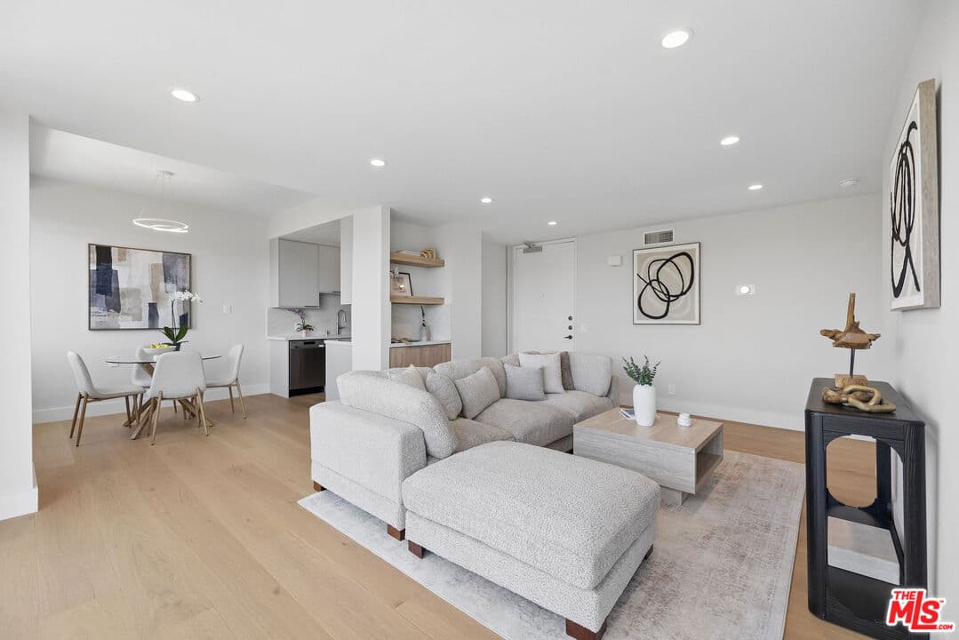 2 bd, 2 ba Condo in Los Angeles, CA — $4,500/mo — photo 2