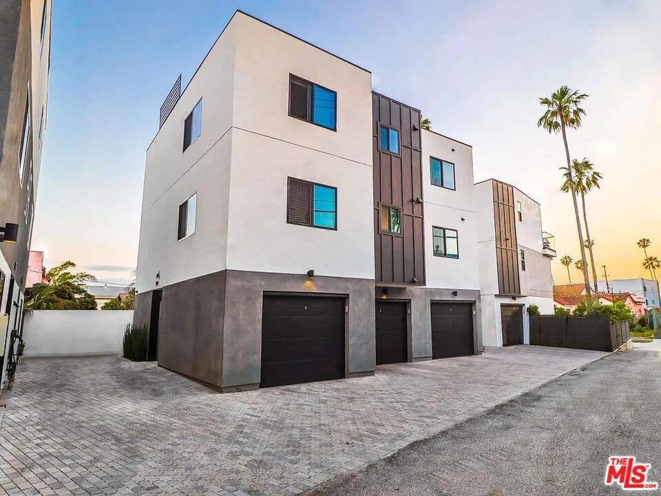3 bd, 2 ba Condo in Los Angeles, CA — $4,150/mo — photo 1