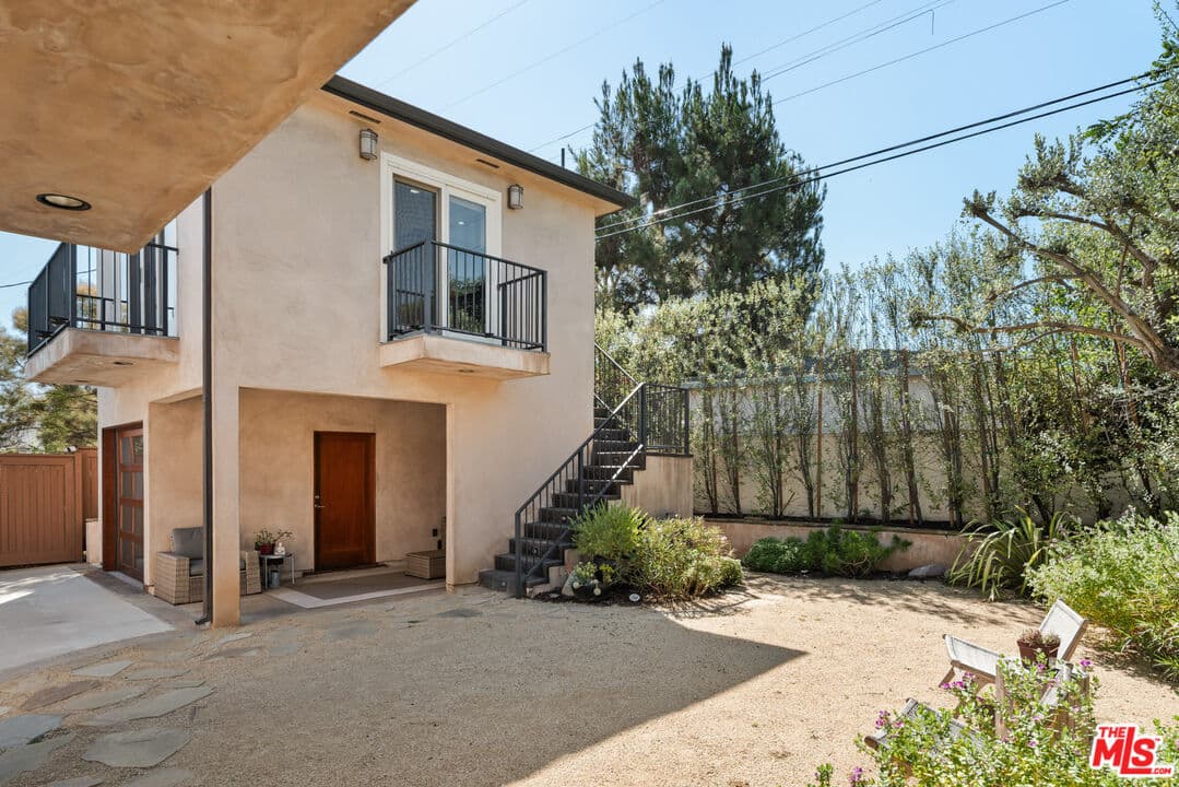 Studio, 1 ba House in Los Angeles, CA — $2,295/mo — photo 2