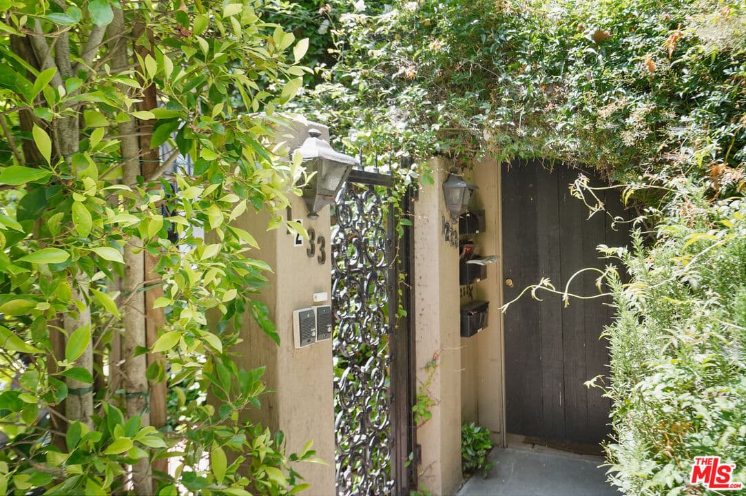 2 bd, 2 ba Townhouse in West Hollywood, CA — $4,999/mo — photo 2