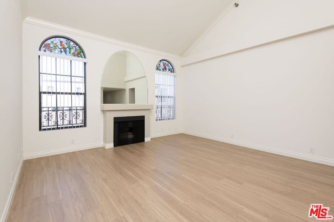 3 bd, 3 ba Apartment in Los Angeles, CA — $4,350/mo — photo 2