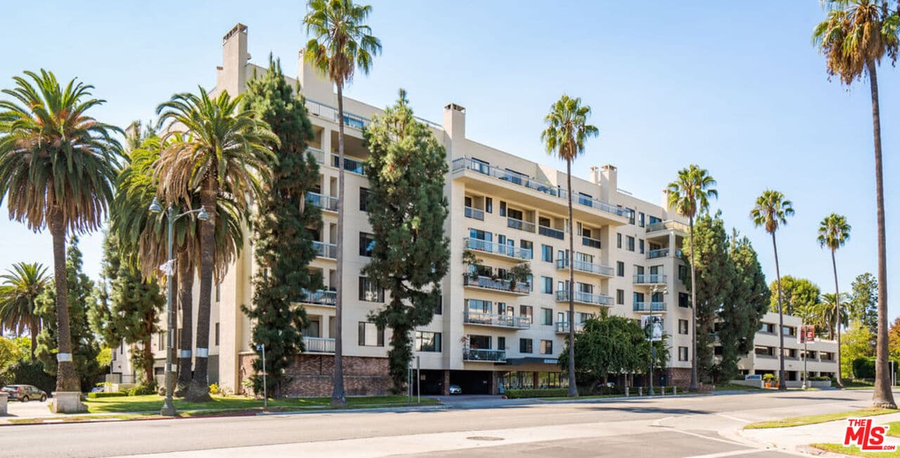 3 bd, 3 ba Condo in Los Angeles, CA — $7,500/mo — photo 2