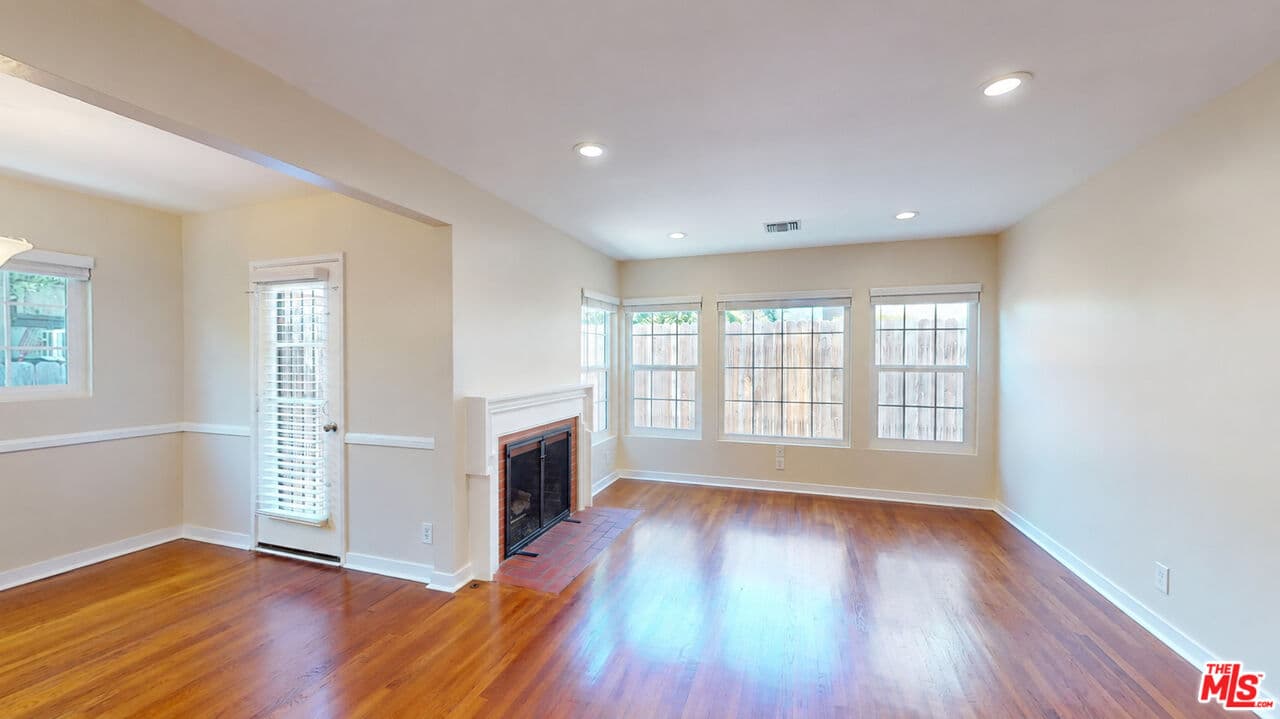 2 bd, 1 ba House in Van Nuys, CA — $3,300/mo — photo 2