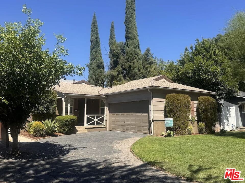 2BR House in Van Nuys — $3,300/mo