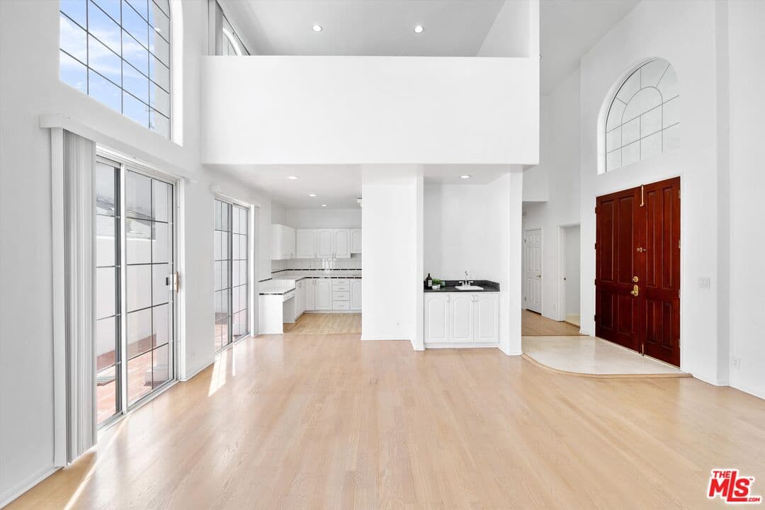 2BR Townhouse in Santa Monica β $5,995/mo