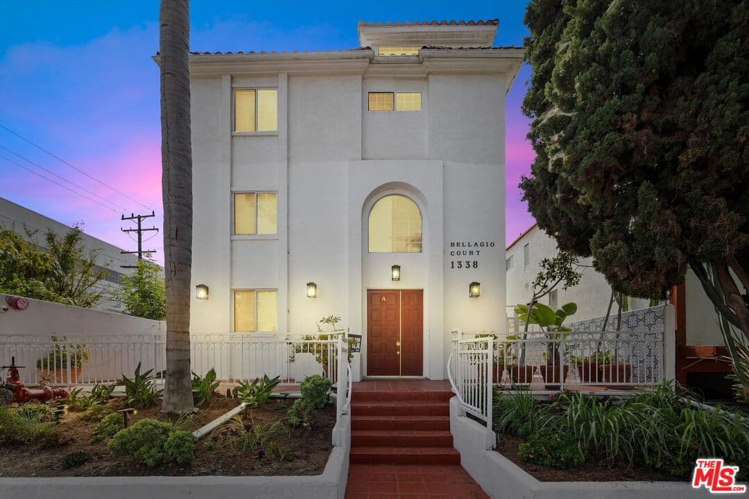 2 bd, 3 ba Townhouse in Santa Monica, CA — $5,995/mo — photo 2