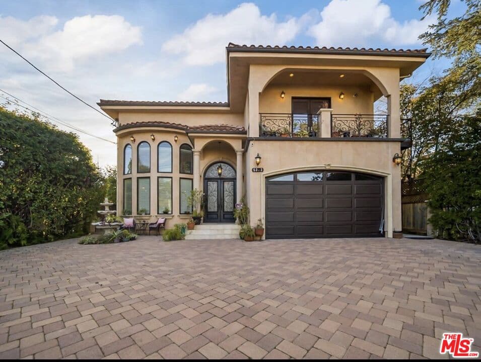 5 bd, 5 ba House in Tarzana, CA — $14,000/mo — photo 2