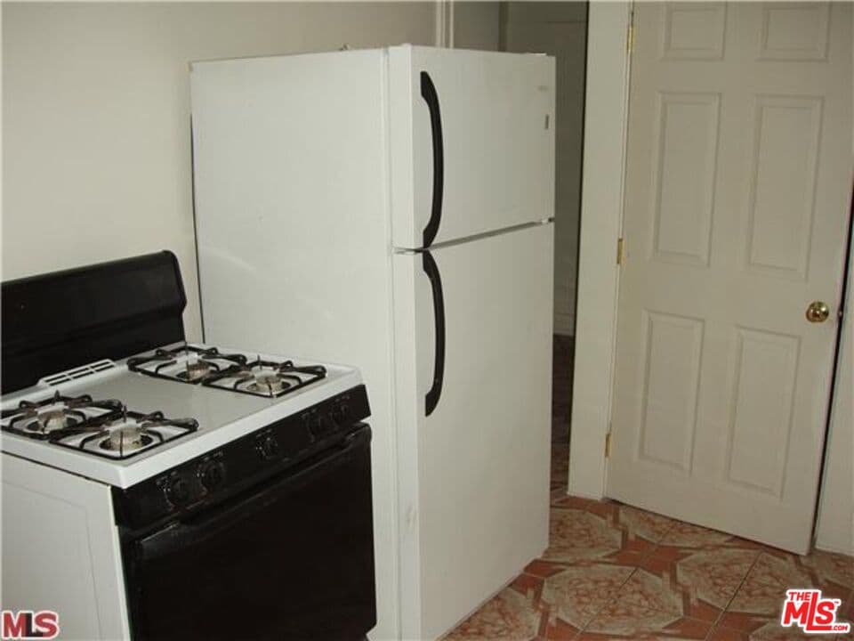 2 bd, 2 ba House in Los Angeles, CA — $3,100/mo — photo 2