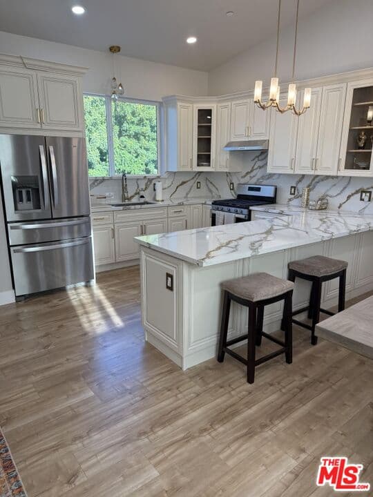 2 bd, 3 ba House in Granada Hills, CA — $4,500/mo — photo 2