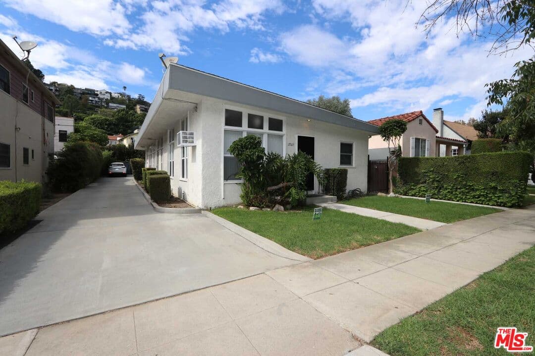 1 bd, 1 ba Apartment in Los Angeles, CA — $2,200/mo — photo 1