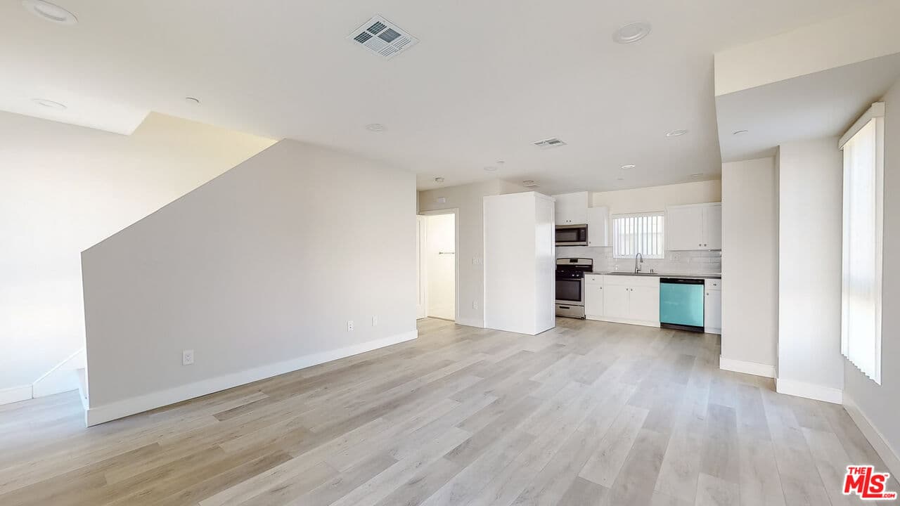 4 bd, 5 ba Townhouse in Los Angeles, CA — $4,125/mo — photo 1