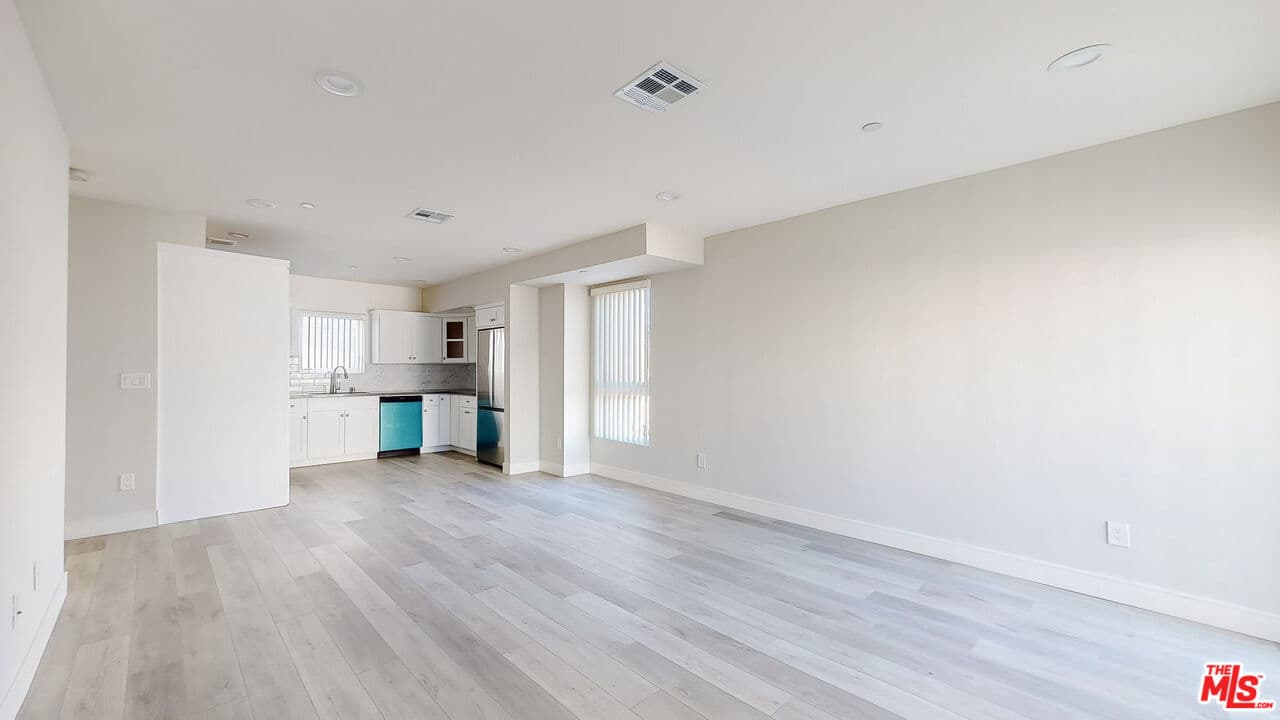 4 bd, 5 ba Townhouse in Los Angeles, CA — $4,125/mo — photo 2