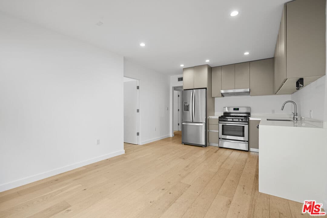 2 bd, 2 ba Townhouse in Los Angeles, CA — $3,449/mo — photo 1