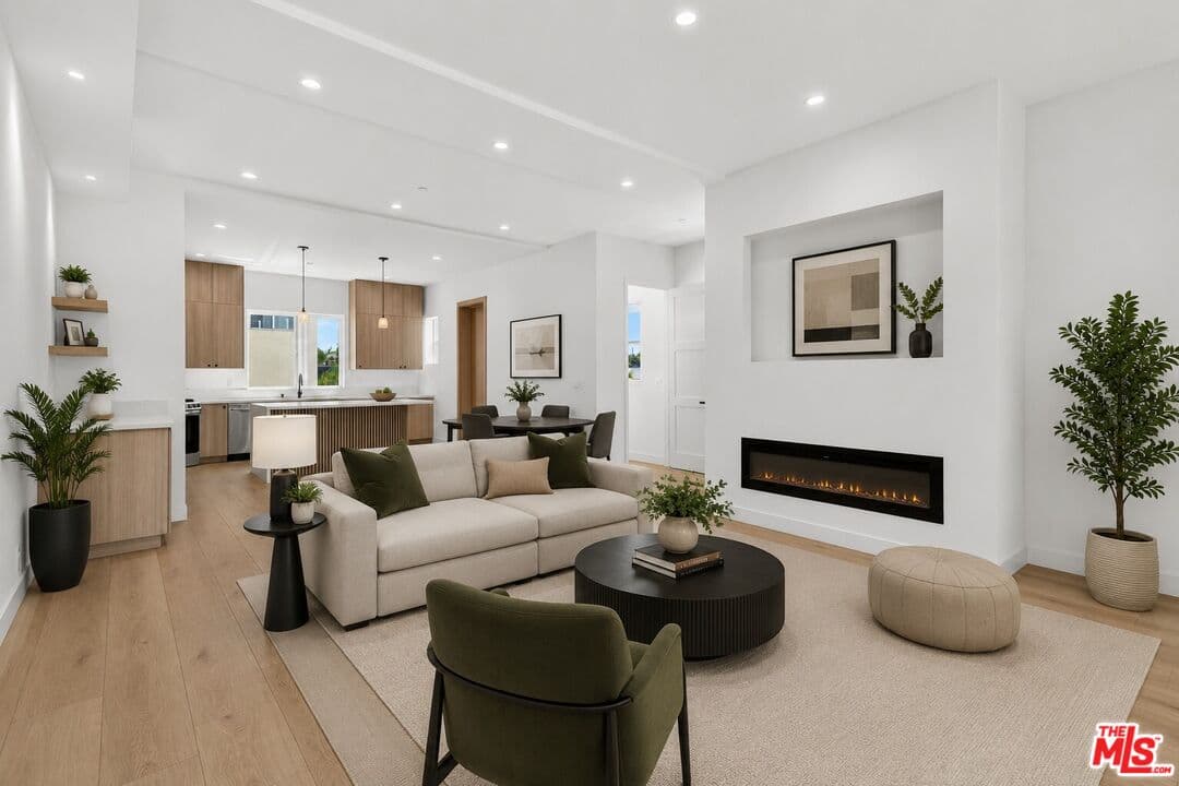 4 bd, 5 ba Townhouse in Los Angeles, CA — $5,041/mo — photo 2