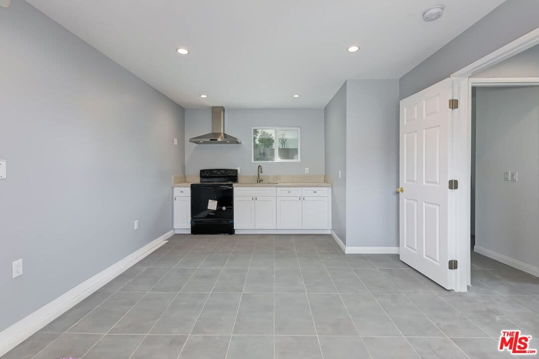 1 bd, 1 ba Apartment in North Hills, CA — $1,995/mo — photo 2