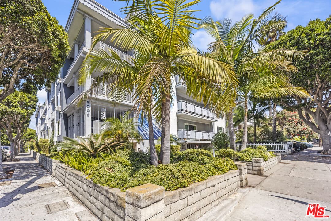 1 bd, 1 ba Townhouse in Santa Monica, CA — $3,390/mo — photo 1