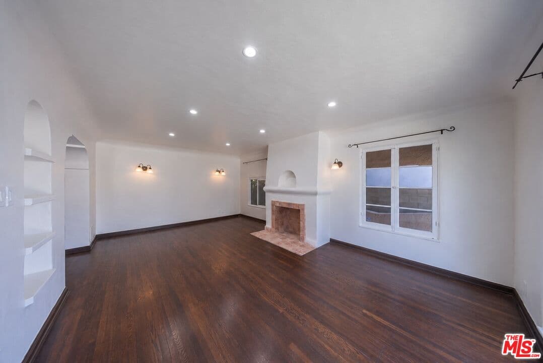 3 bd, 2 ba Townhouse in Los Angeles, CA — $4,995/mo — photo 2