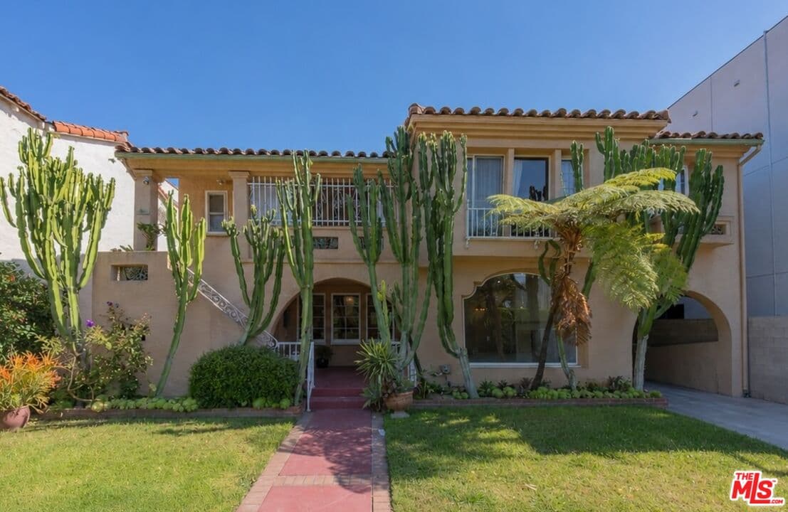 3 bd, 2 ba Townhouse in Los Angeles, CA — $4,995/mo — photo 1