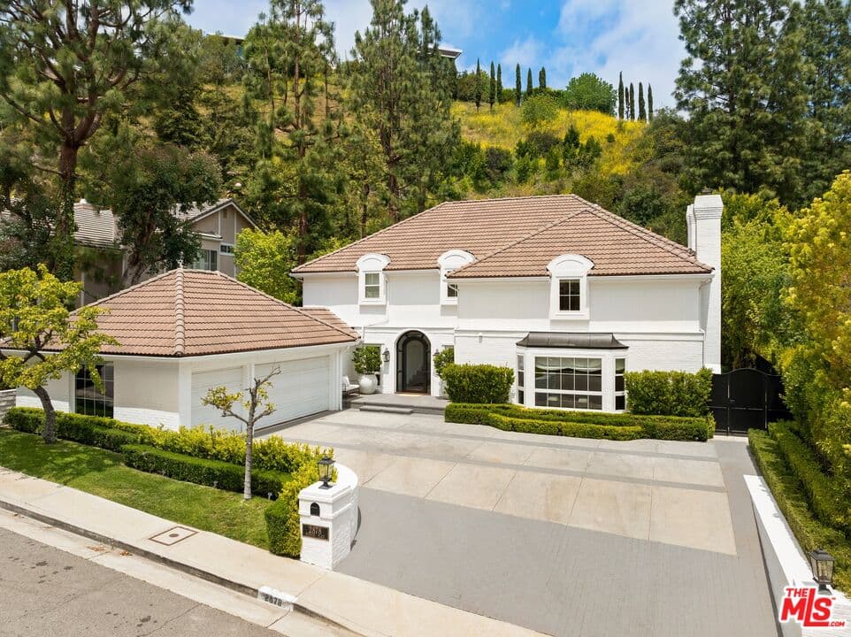 5 bd, 6 ba Townhouse in Beverly Hills, CA — $29,999/mo — photo 1