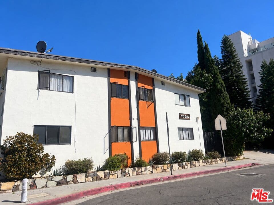 1 bd, 1 ba Condo in Los Angeles, CA — $1,950/mo — photo 1