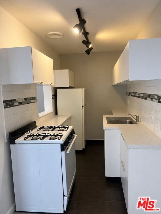 Studio, 1 ba Condo in Los Angeles, CA — $1,700/mo — photo 2