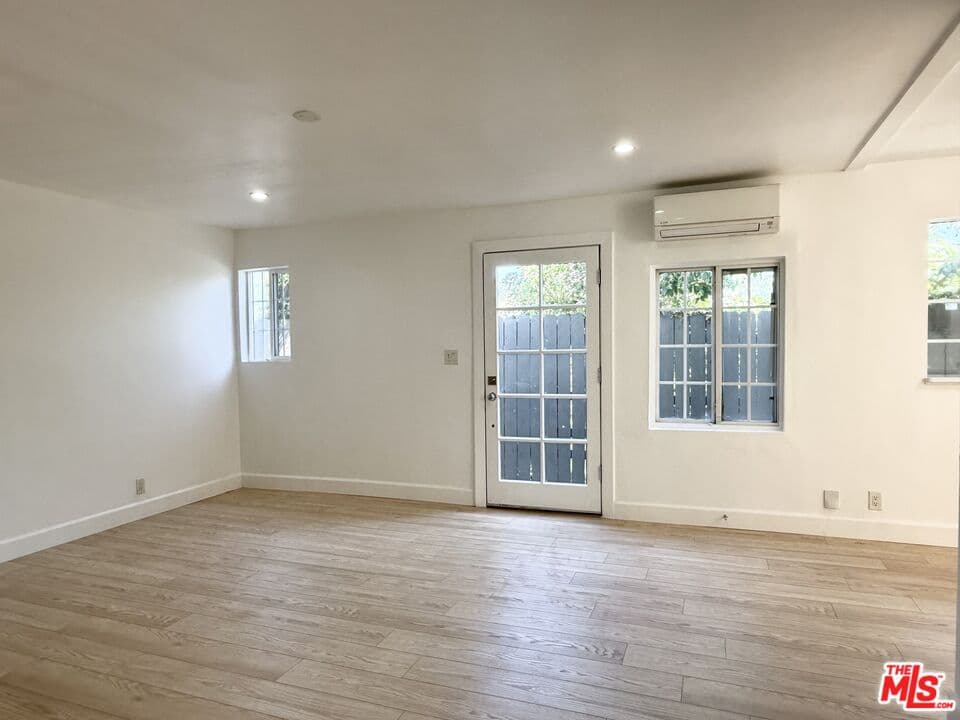 3 bd, 1 ba Apartment in Los Angeles, CA — $4,200/mo — photo 2