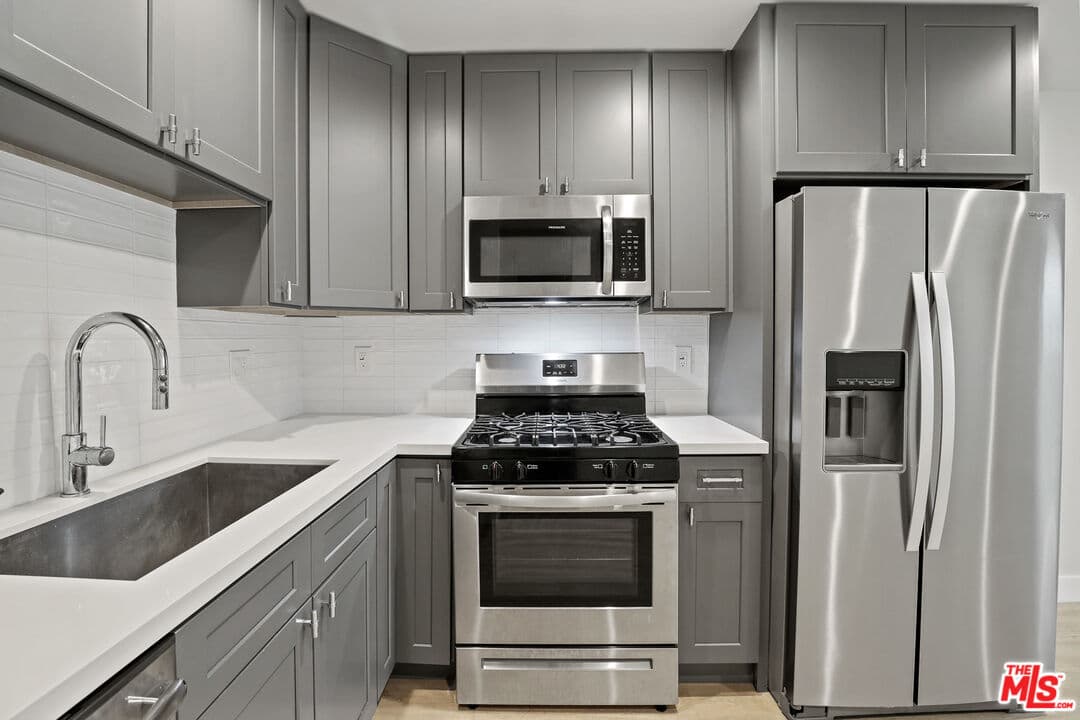 Studio, 1 ba Apartment in Los Angeles, CA — $1,995/mo — photo 2