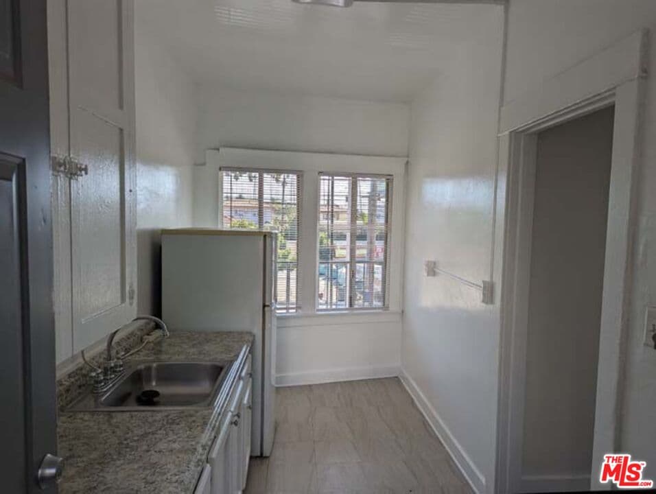 1 bd, 1 ba Apartment in Los Angeles, CA — $1,795/mo — photo 2
