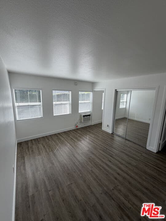 Studio, 1 ba Apartment in Sherman Oaks, CA — $1,590/mo — photo 2