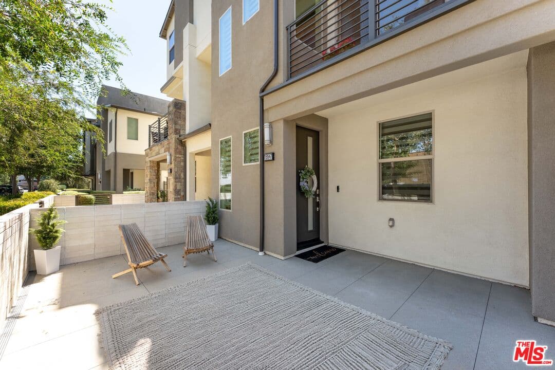 4 bd, 4 ba Condo in Northridge, CA — $3,995/mo — photo 2