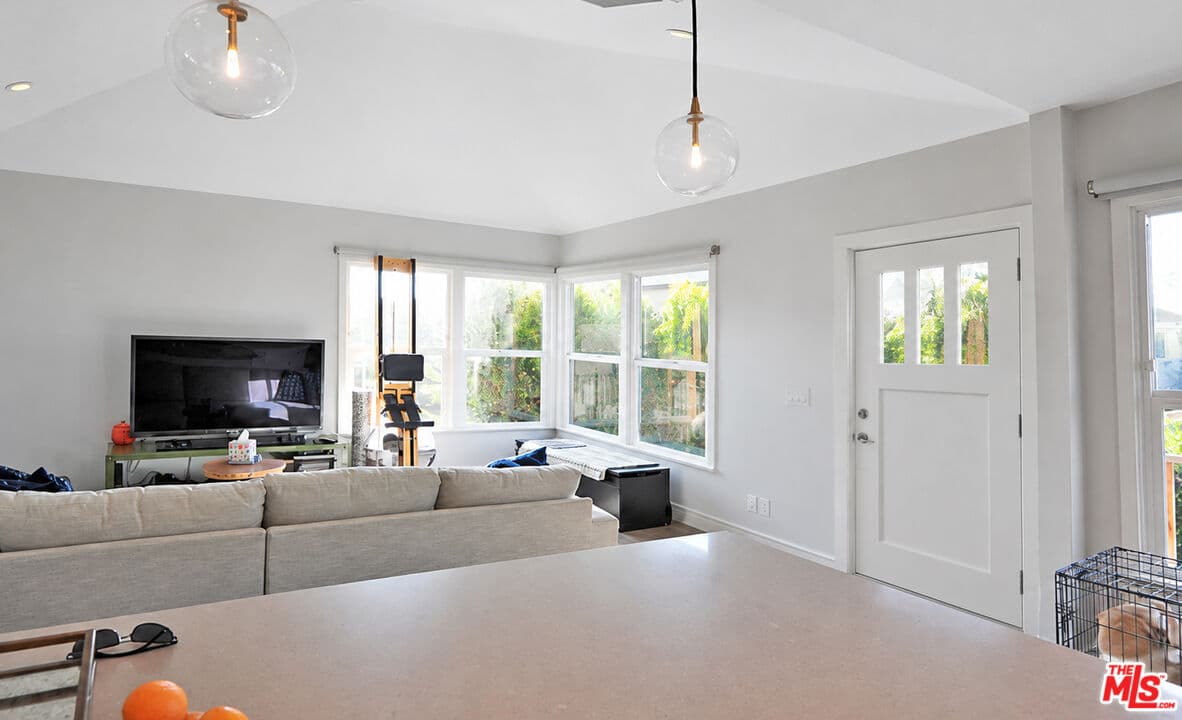 1 bd, 1 ba Apartment in Santa Monica, CA — $3,800/mo — photo 2