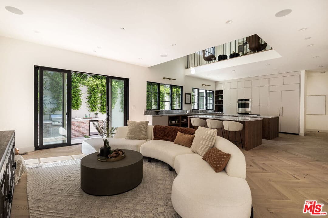 6 bd, 7 ba House in Encino, CA — $20,000/mo — photo 1