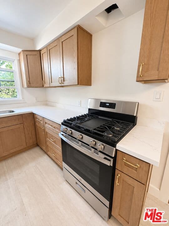 2 bd, 1 ba Apartment in North Hollywood, CA — $2,895/mo — photo 2
