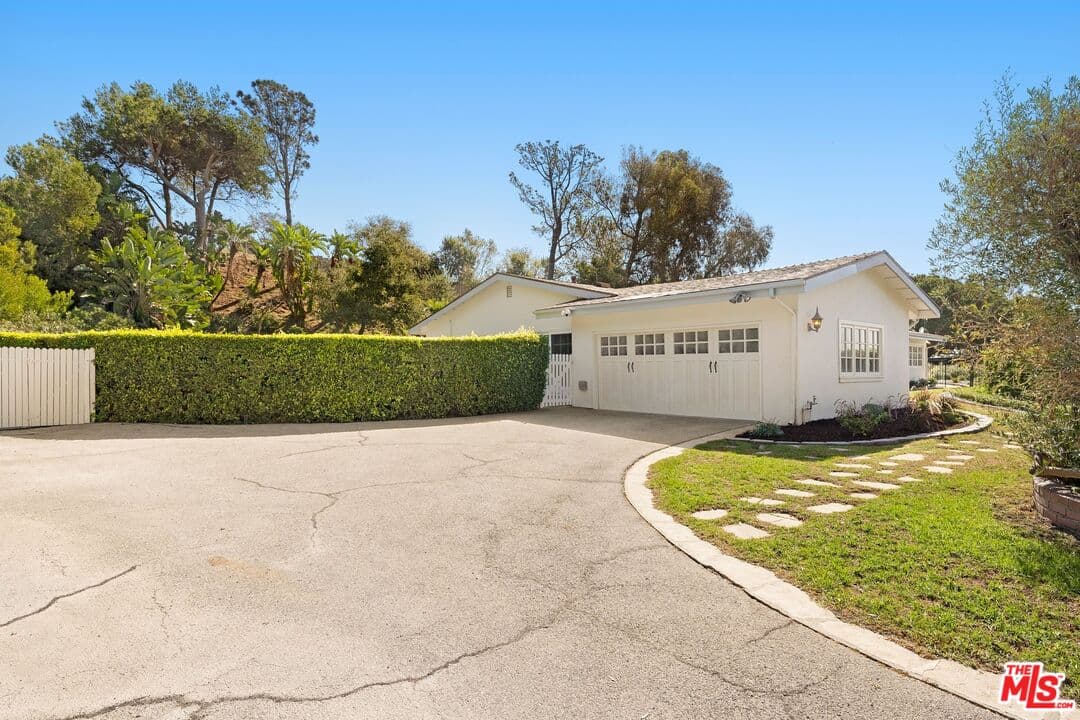 5 bd, 4 ba House in Pacific Palisades, CA — $12,000/mo — photo 2
