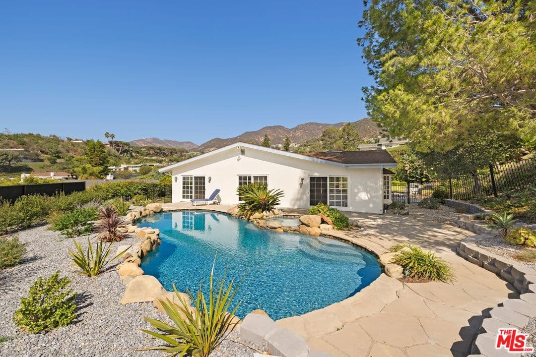 5 bd, 4 ba House in Pacific Palisades, CA — $12,000/mo — photo 1