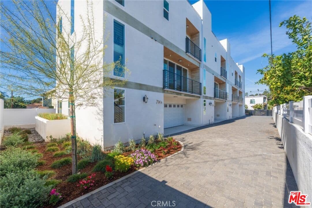 4 bd, 4 ba House in Los Angeles, CA — $5,495/mo — photo 1