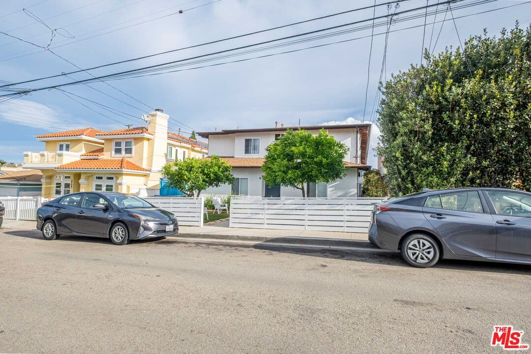 3 bd, 2 ba Apartment in Redondo Beach, CA — $4,500/mo — photo 2