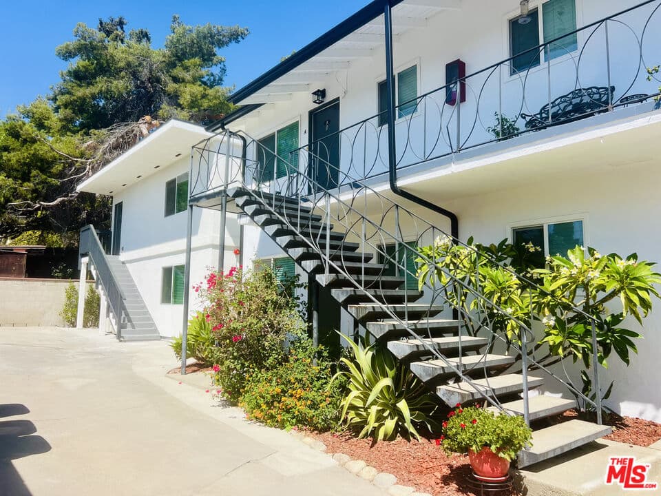 2 bd, 1 ba House in Sierra Madre, CA — $2,795/mo — photo 2