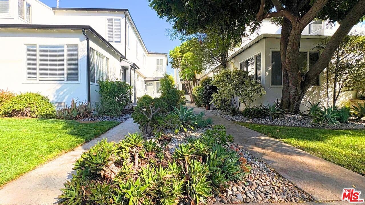 1 bd, 1 ba Townhouse in Los Angeles, CA — $3,200/mo — photo 2